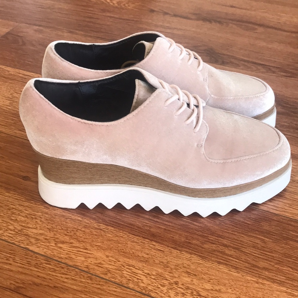 Solsana light pink velvet platform shoe